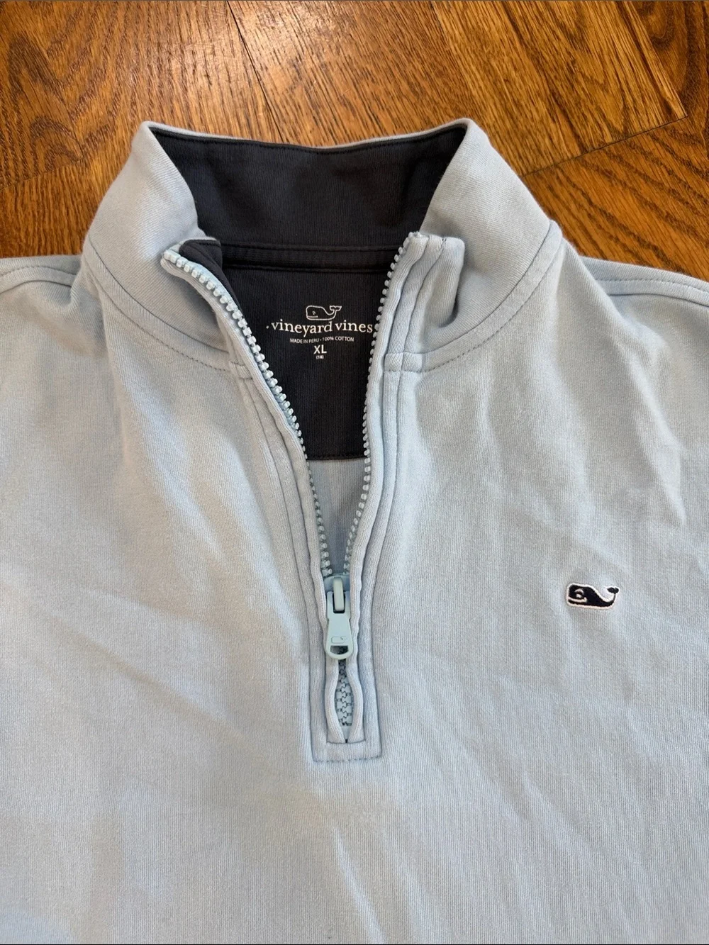 Boy’s Vineyard Vines Quarter Zip Pullover. Size XL. Like New Condition.